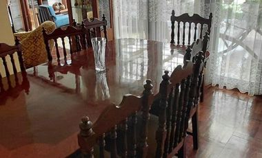 SE VENDE CASA 8 DORMITORIOS URB. HIGUERETA, SURCO