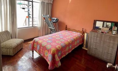 SE VENDE CASA 8 DORMITORIOS URB. HIGUERETA, SURCO