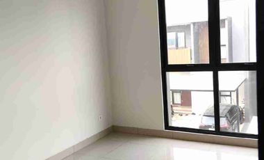 Best Deal!!! Rumah Semi Furnish Eksklusif Siap Huni di Regia Summarecon Crown Gading