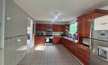 Se renta casa amplia con jardin amplio en condominio en Calimaya, Estado de México