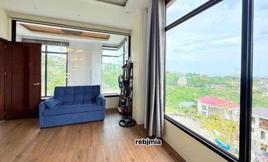 Modern Fully Furnished big house for renr