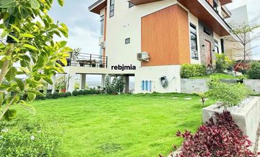 Modern Fully Furnished big house for renr