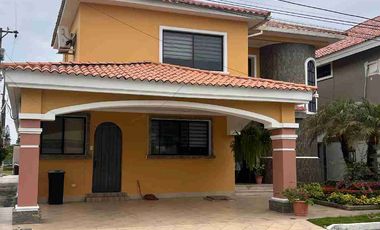 Casa + Suite Independiente de Venta en Urb. Acquamarina - Samborondón