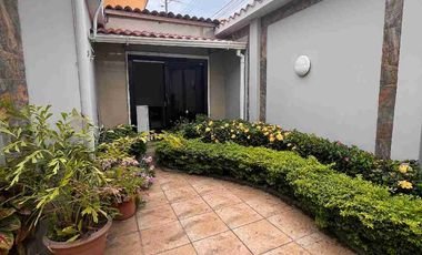 Casa + Suite Independiente de Venta en Urb. Acquamarina - Samborondón