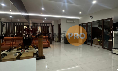 Jual rumah Kedoya Permai bangunan mandiri 3 lantai siap huni bagus
