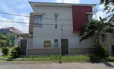 dijual MURAH Rumah MANYAR indah  include interior  100 METER DR RAYA siap huni dkt Gunawangsa Manyar,dkt Klampis,MERR ,kertajaya