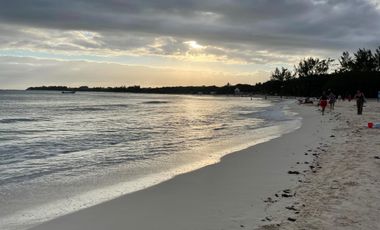 TERRENO EN VENTA A UNA CUADRA DE LA QUINTA AVENIDA.  Con alta plusvalía, a unos pasos de playas.