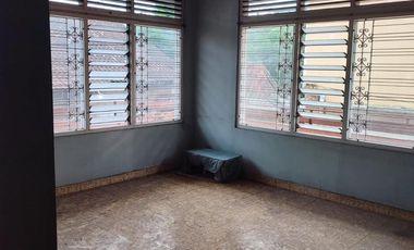 Dijual Rumah Luas di Kawasan Bisnis Pasar Legi Solo – Hitung Tanah!