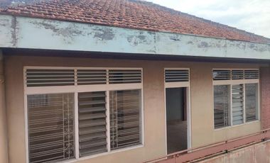 Dijual Rumah Luas di Kawasan Bisnis Pasar Legi Solo – Hitung Tanah!