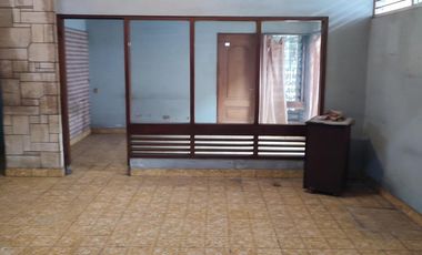 Dijual Rumah Luas di Kawasan Bisnis Pasar Legi Solo – Hitung Tanah!