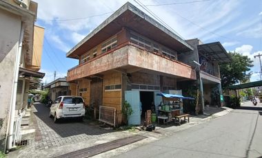 Dijual Rumah Luas di Kawasan Bisnis Pasar Legi Solo – Hitung Tanah!