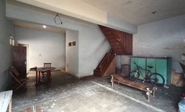 Dijual Rumah Luas di Kawasan Bisnis Pasar Legi Solo – Hitung Tanah!