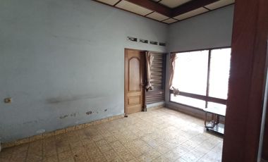 Dijual Rumah Luas di Kawasan Bisnis Pasar Legi Solo – Hitung Tanah!