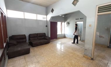 Dijual Rumah Luas di Kawasan Bisnis Pasar Legi Solo – Hitung Tanah!