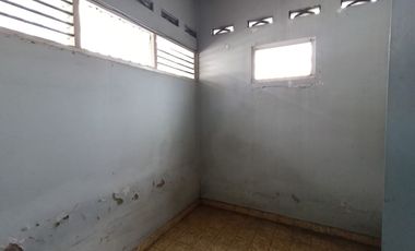 Dijual Rumah Luas di Kawasan Bisnis Pasar Legi Solo – Hitung Tanah!