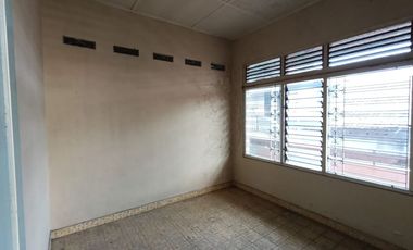 Dijual Rumah Luas di Kawasan Bisnis Pasar Legi Solo – Hitung Tanah!