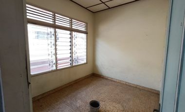 Dijual Rumah Luas di Kawasan Bisnis Pasar Legi Solo – Hitung Tanah!