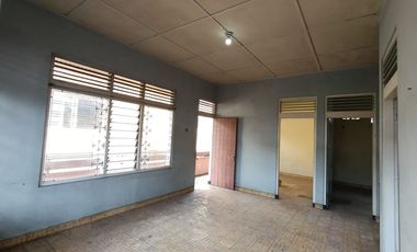 Dijual Rumah Luas di Kawasan Bisnis Pasar Legi Solo – Hitung Tanah!