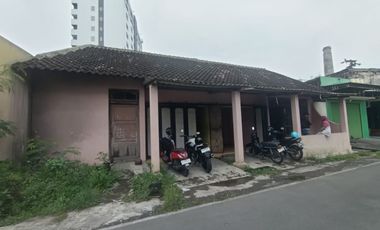 Dijual Rumah Luas Bonus 2 Ruko Strategis di Pabelan Kartasura