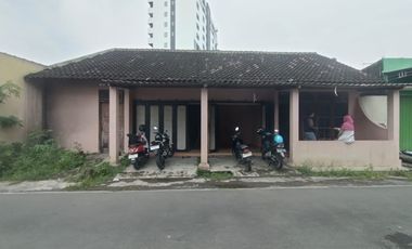 Dijual Rumah Luas Bonus 2 Ruko Strategis di Pabelan Kartasura