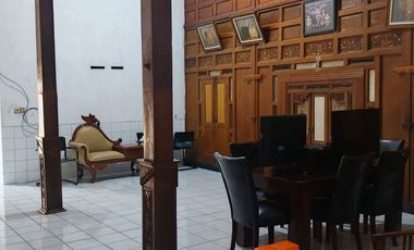Dijual Rumah Hitung Tanah Luas 1.370 m² di Jalan Protokol Wonogiri