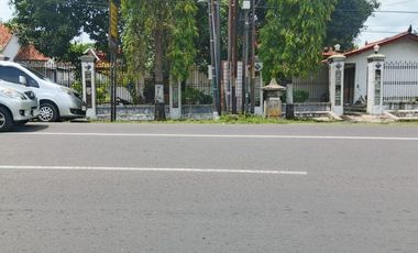 Dijual Rumah Hitung Tanah Luas 1.370 m² di Jalan Protokol Wonogiri