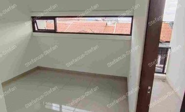 rumah baru minimalis 2 lantai di taman kopo indah