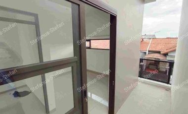 rumah baru minimalis 2 lantai di taman kopo indah