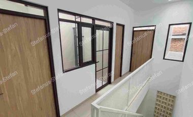 rumah baru minimalis 2 lantai di taman kopo indah