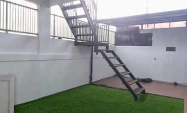 Dijual Rumah 2 Lantai Hook Murah Lokasi Strategis, Cisaranten, Arcamanik Bandung Ref.05226