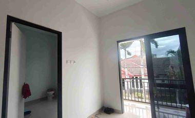 Rumah baru 2 lantai murah di Ciracas Jakarta Timur