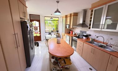 VENDO CASA DE 2PISOS MÁS AZOTEA | AMPLIA + PARQUE CERCA | ZONA RESIDENCIAL SEGURA – LOS CEDROS DE VILLA CHORRILLOS