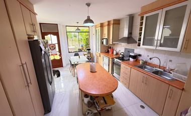 VENDO CASA DE 2PISOS MÁS AZOTEA | AMPLIA + PARQUE CERCA | ZONA RESIDENCIAL SEGURA – LOS CEDROS DE VILLA CHORRILLOS