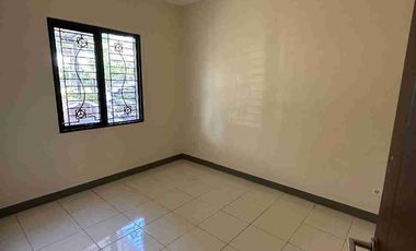 Disewakan Cepat Rumah Luas 108m² Siap Huni dan Strategis dekat Summarecon