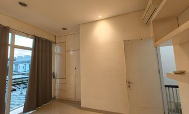 Disewa Rumah 2 Lantai Siap Huni Semi Furnished Green Lake City Duri Kosambi Jakarta Barat