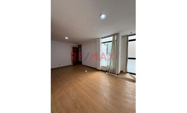 Vendo Casa Frente A Loma Amarilla En Santiago De Surco!