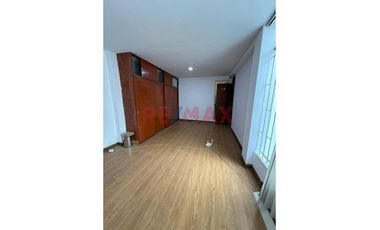 Vendo Casa Frente A Loma Amarilla En Santiago De Surco!