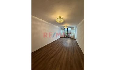Vendo Casa Frente A Loma Amarilla En Santiago De Surco!