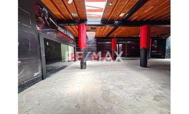 Amplio Terreno O Local Comercial A Un Paso Del Parque Kennedy - Miraflores