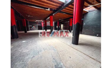 Amplio Terreno O Local Comercial A Un Paso Del Parque Kennedy - Miraflores