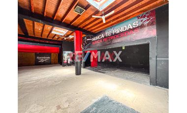 Amplio Terreno O Local Comercial A Un Paso Del Parque Kennedy - Miraflores