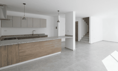 Casa en venta por la La Radial, Cholula