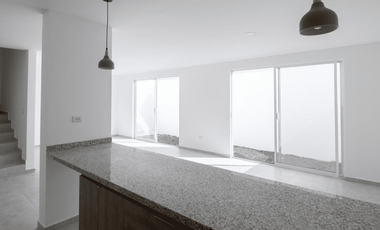 Casa en venta por la La Radial, Cholula