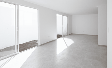 Casa en venta por la La Radial, Cholula