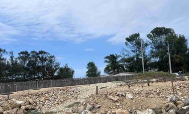 Se vende terreno en playa Pacoa a una cuadra del mar