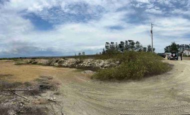 Se vende terreno en playa Pacoa a una cuadra del mar