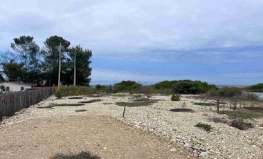 Se vende terreno en playa Pacoa a una cuadra del mar