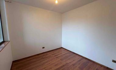 En arriendo departamento en condominio Jardín Prado