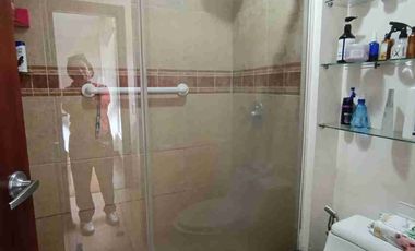 VENDO ACOGEDOR DEPARTAMENTO CON TRES HABITACIONES, DOS PARQUEADEROS