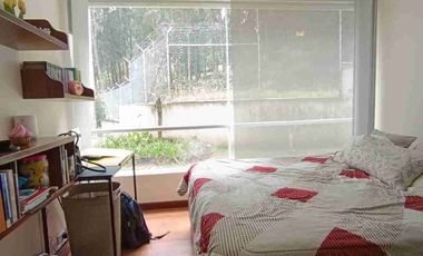 VENDO ACOGEDOR DEPARTAMENTO CON TRES HABITACIONES, DOS PARQUEADEROS